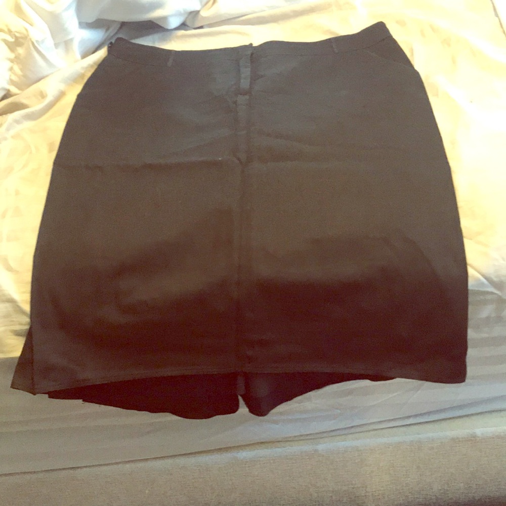 BCBGMaxazria pencil skirt. Size 6.